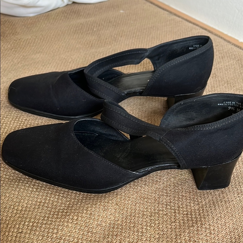 Munro Black Women's Heels.  Size 9 1/2